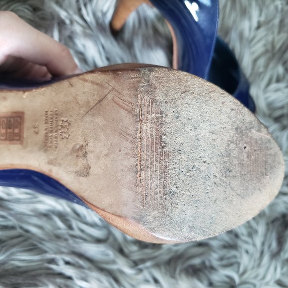 Vintage peep-toe patent leather Aldo pumps - Picture 6 of 10